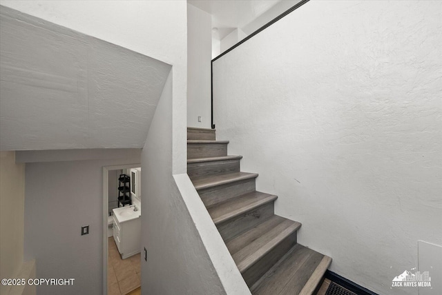 3215 Eastgate Pl # 301, Anchorage, AK 99504 - view of stairway