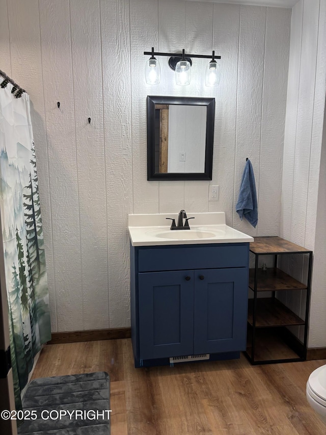 11157 S Berut Rd, Palmer, AK 99645 - bathroom featuring wood finished floors, vanity, and a shower with curtain