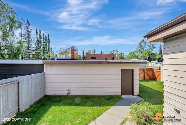 1110 F St, Anchorage, AK 99501 - view of yard