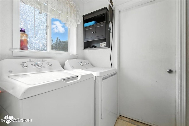 600 E Strathclyde Ln, Wasilla, AK 99654 - laundry room featuring washer and clothes dryer