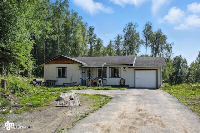 600 E Strathclyde Ln, Wasilla, AK 99654 - single story home featuring a garage and asphalt driveway