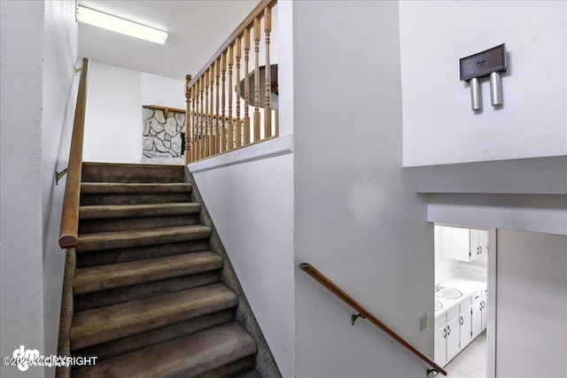 275 S Hoyt St, Anchorage, AK 99508 - view of stairs