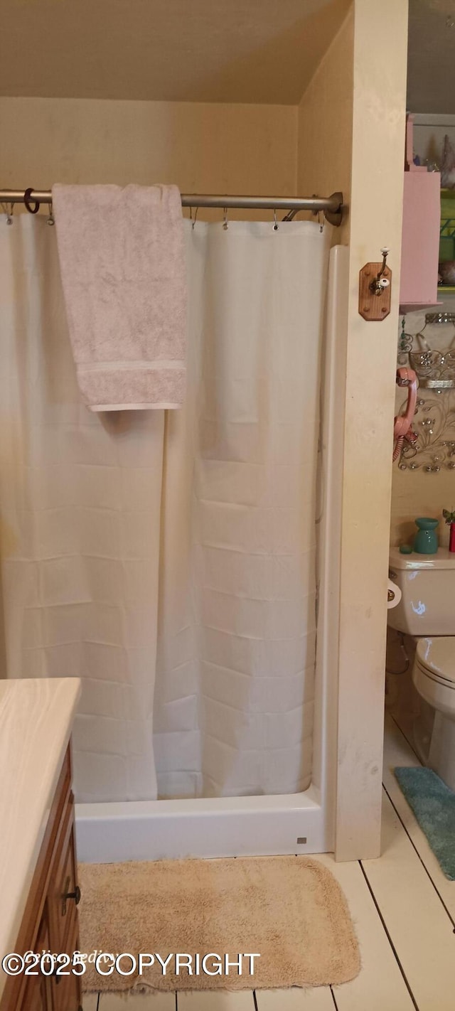 48105 Halverson Ave, Soldotna, AK 99669 - bathroom featuring curtained shower, vanity, and tile patterned floors