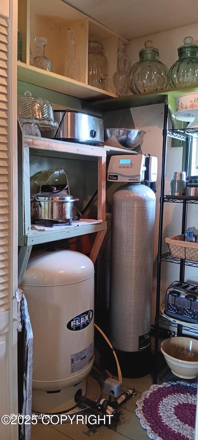 48105 Halverson Ave, Soldotna, AK 99669 - detailed view of a water pressure tank