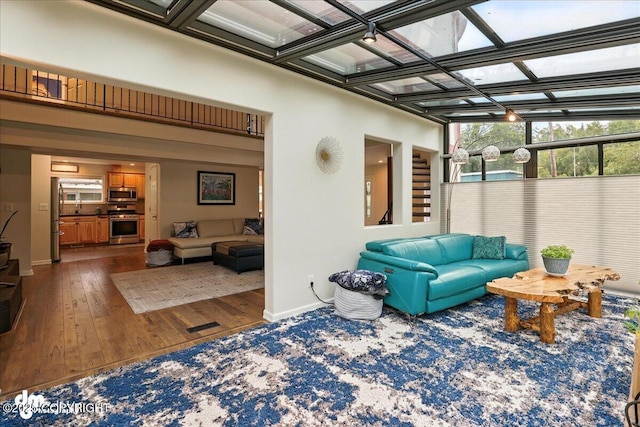 1535 M St, Anchorage, AK 99501 - sunroom featuring a sink