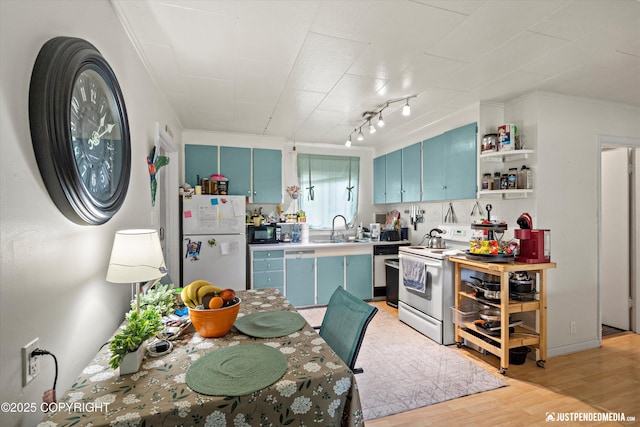 2427 Tulik Dr, Anchorage, AK 99517 - photo 24