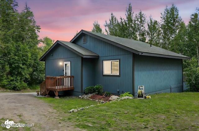 2660 N Jasper Dr, Wasilla, AK 99654 - view of front of home with a front yard and a deck