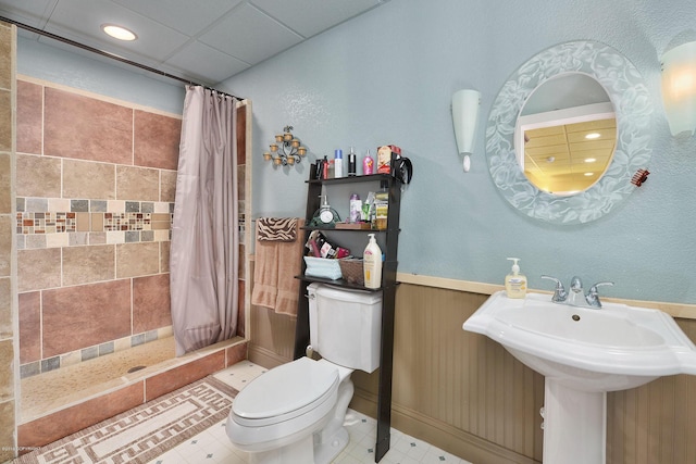 1240 Chinook Dr, Kenai, AK 99611 - full bathroom featuring tiled shower and recessed lighting