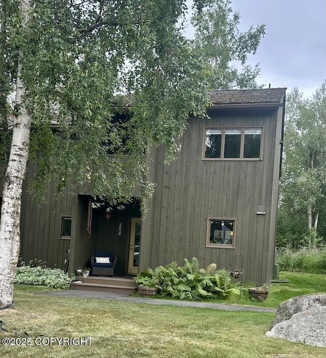 2050 Eastridge Dr Unit 14B-3, Anchorage, AK 99501 - view of front facade with a front lawn
