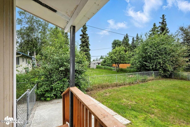 4335 E 6th Ave, Anchorage, AK 99508 - view of yard