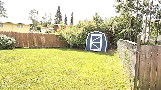 634 W 18th Ave, Anchorage, AK 99503 - fenced backyard featuring a shed