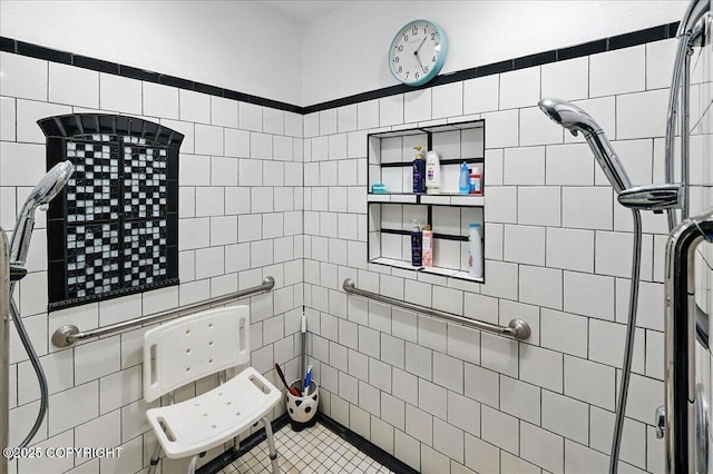 35485 Bluff Ct, Sterling, AK 99672 - bathroom featuring a tile shower, tile walls, and tile patterned floors