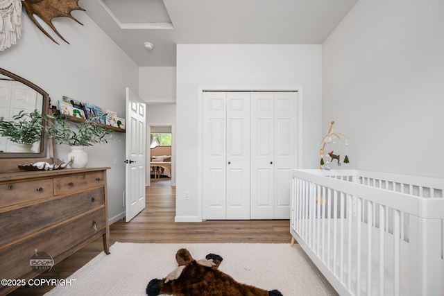 3200 E Woodruff Loop, Wasilla, AK 99654 - bedroom featuring wood finished floors, a closet, and a crib