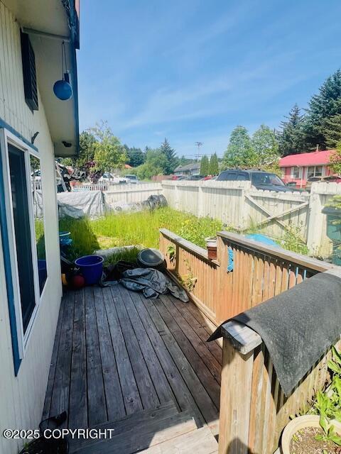 515 Maple Ave, Kodiak, AK 99615 - view of wooden terrace