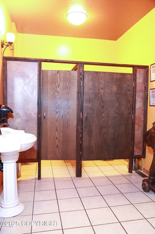 59217 E E End Rd, Homer, AK 99603 - bathroom featuring tile patterned floors