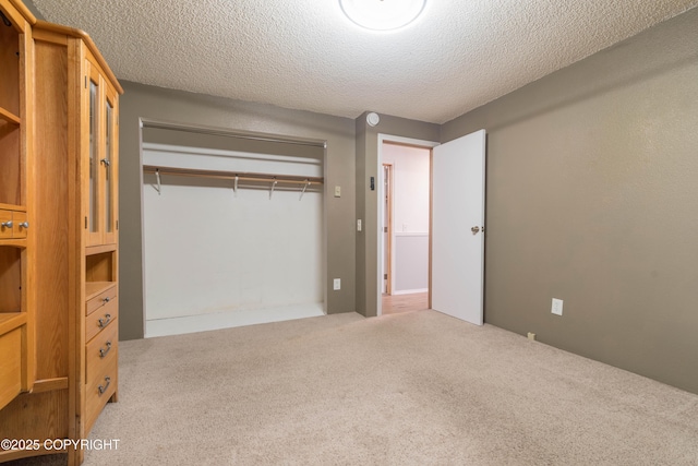 3237 Lincoln Ct, Ketchikan, AK 99901 - unfurnished bedroom with carpet, a closet, and a textured ceiling
