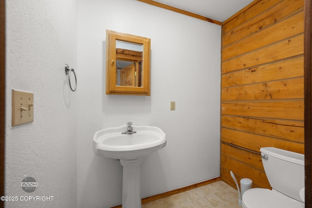 1291 N Rainbow Park Dr, Wasilla, AK 99623 - bathroom featuring baseboards and toilet