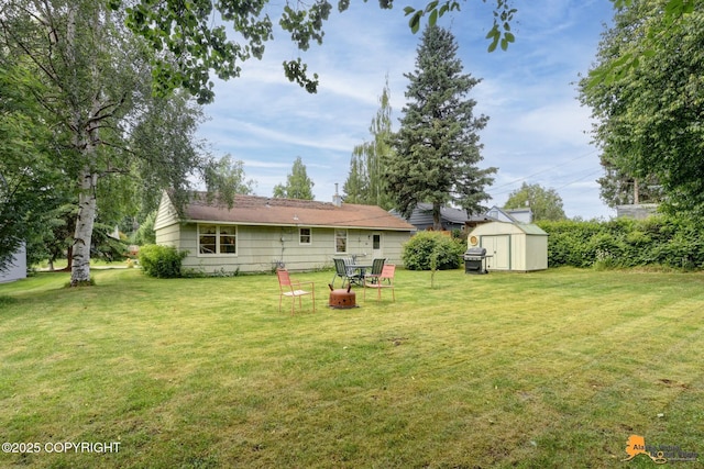 4905 Roger Dr, Anchorage, AK 99507 - view of grassy yard featuring a storage shed