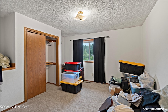 260 N Gloria St, Palmer, AK 99645 - carpeted bedroom featuring a textured ceiling and baseboards