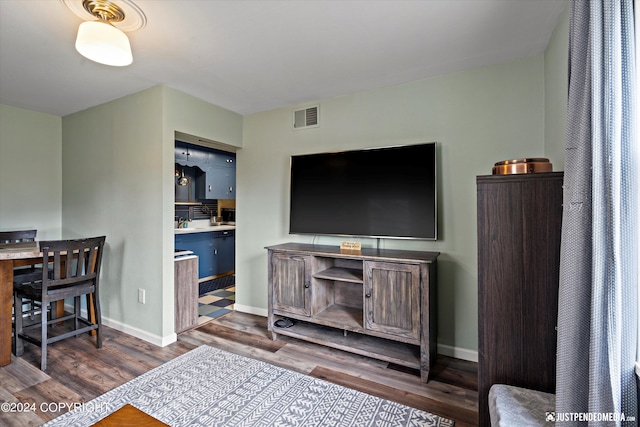 1334 K St, Anchorage, AK 99501 - living room featuring wood finished floors