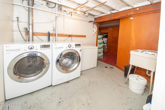 318 W 10th Ave, Anchorage, AK 99501 - laundry area with independent washer and dryer