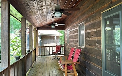 Listing photo 3 for 584 Laurel Ridge Dr, Blue Ridge GA 30513