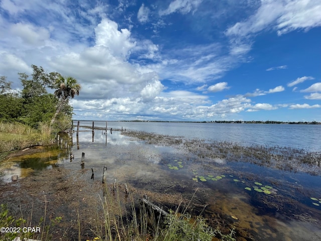 Listing photo 3 for 4006 Pilcher Ln, Southport FL 32409