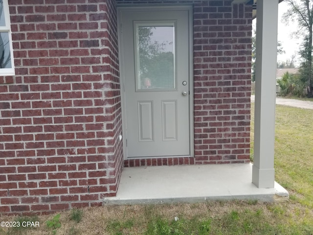 property entrance with a yard