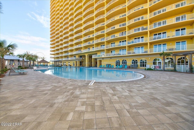 view of swimming pool