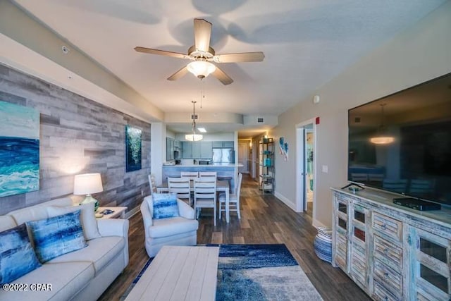 living room with dark wood-type flooring and ceiling fan