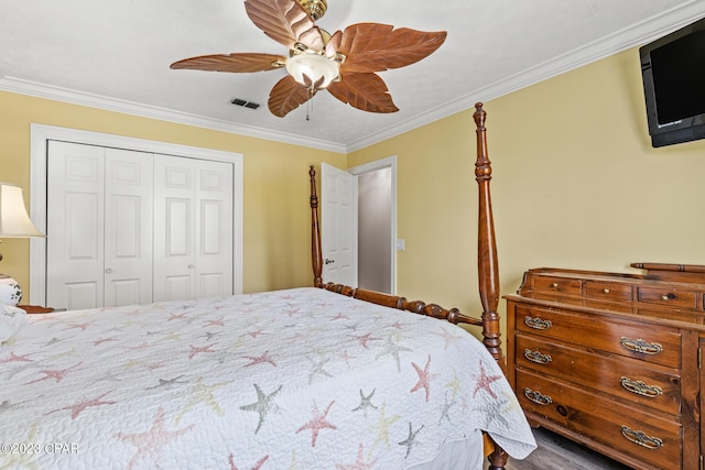 bedroom featuring a closet, visible vents, and ornamental molding