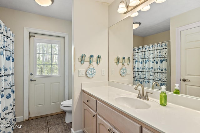 full bath featuring tile patterned flooring, curtained shower, toilet, and vanity