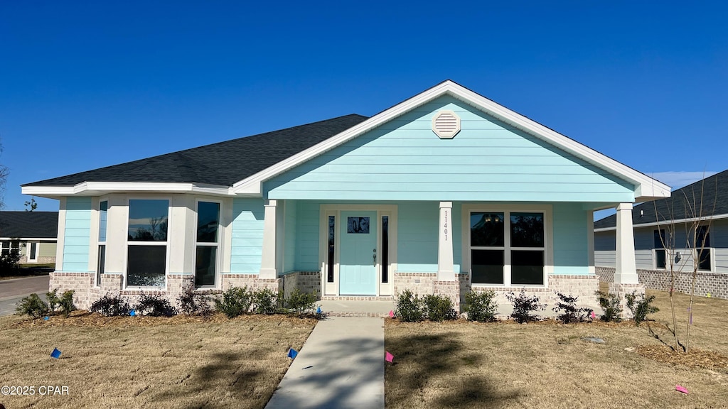 view of front facade with covered porch