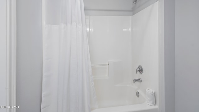 bathroom with shower / bath combo with shower curtain