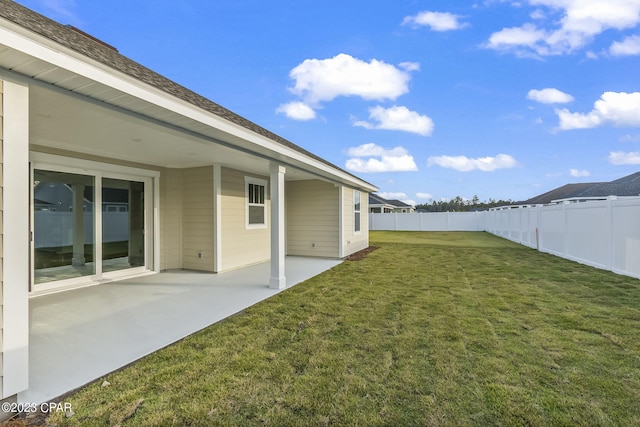 view of yard featuring a patio area