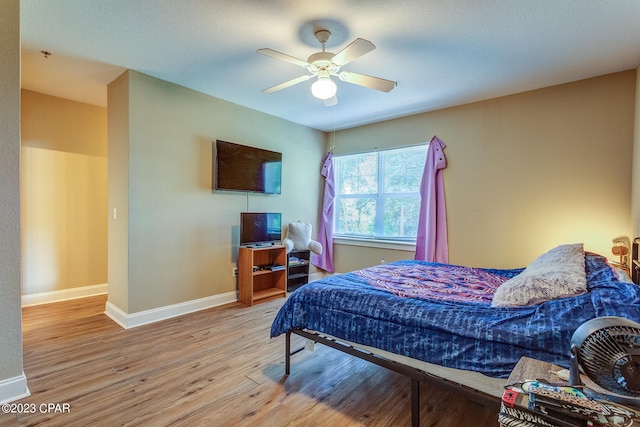 bedroom featuring light hardwood / wood-style floors and ceiling fan