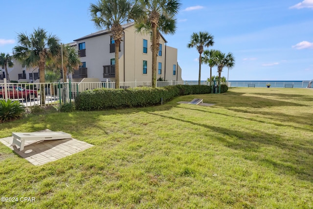 view of yard featuring a water view