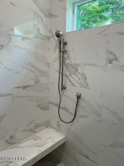 bathroom featuring a tile shower