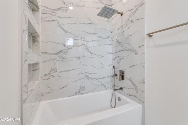 bathroom with tiled shower / bath combo