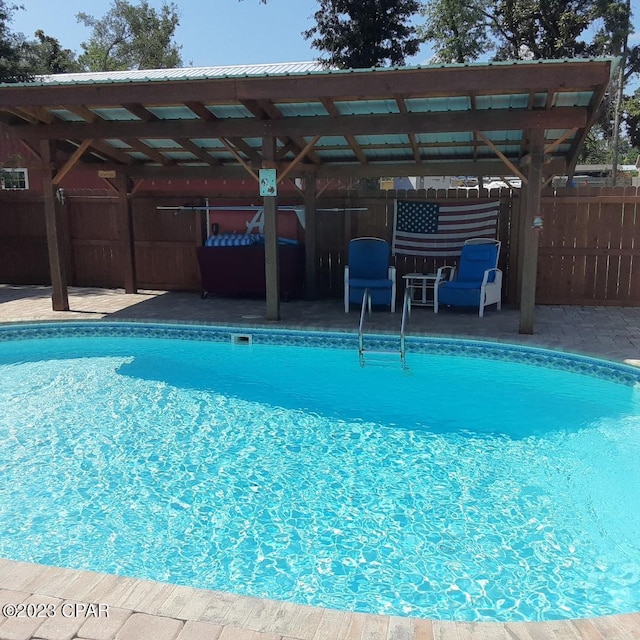 view of swimming pool