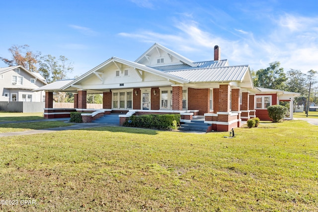 view of front of property featuring a front lawn and a porch