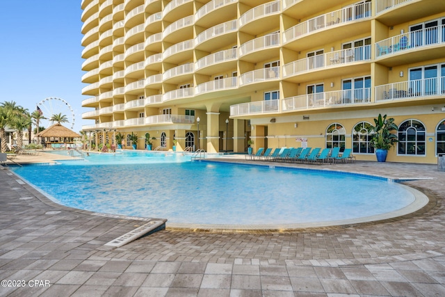 view of swimming pool