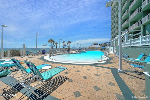 view of swimming pool featuring a patio