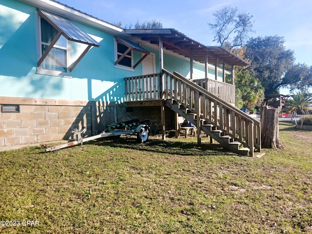 rear view of house featuring a lawn