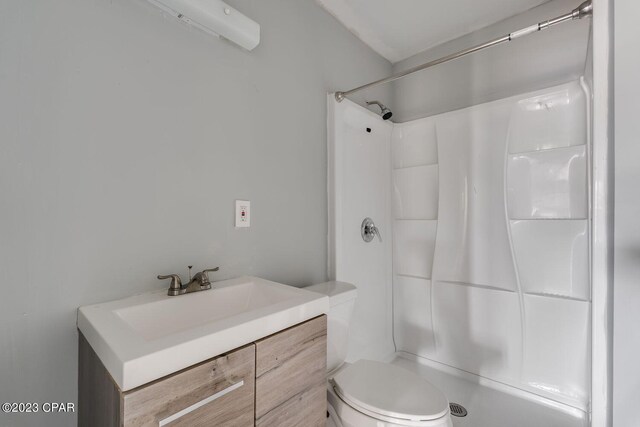 full bathroom featuring washtub / shower combination, toilet, and vanity