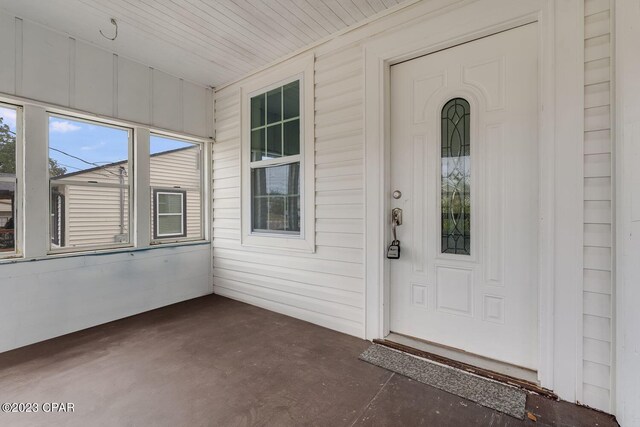 property entrance featuring covered porch