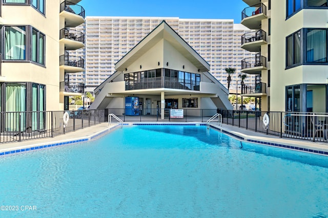 view of swimming pool