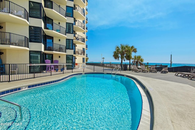 view of swimming pool featuring a water view