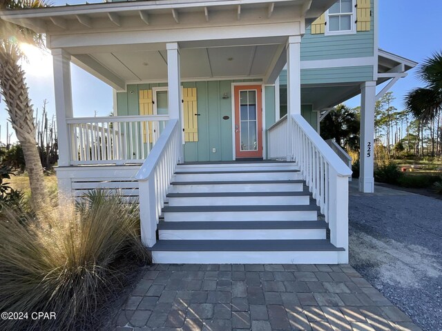 view of front of property featuring covered porch