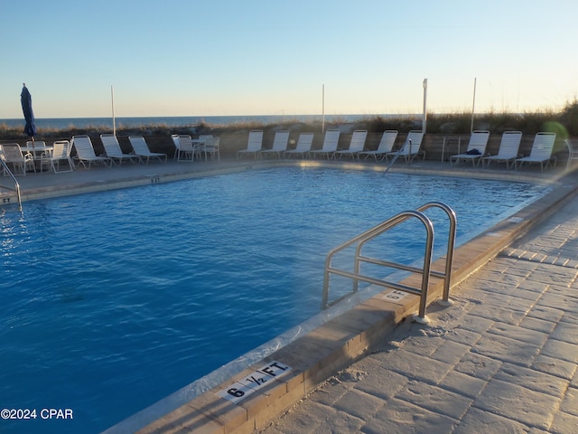 view of swimming pool